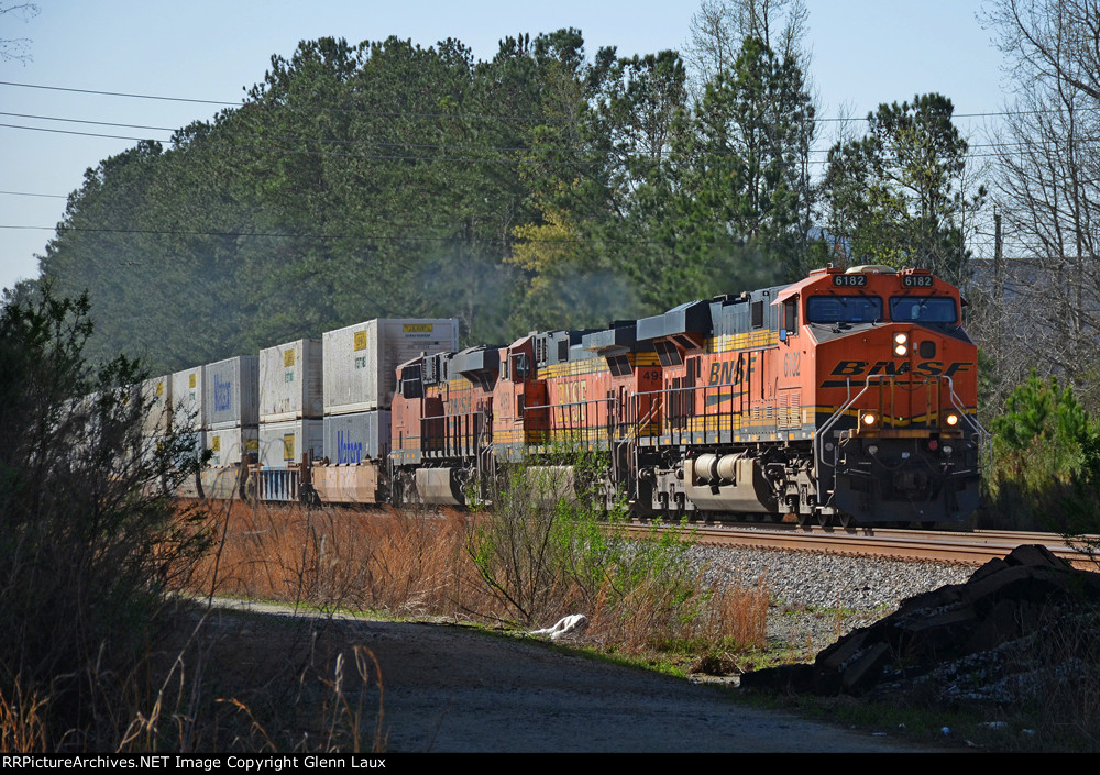 BNSF 6182 heading north to Newnan